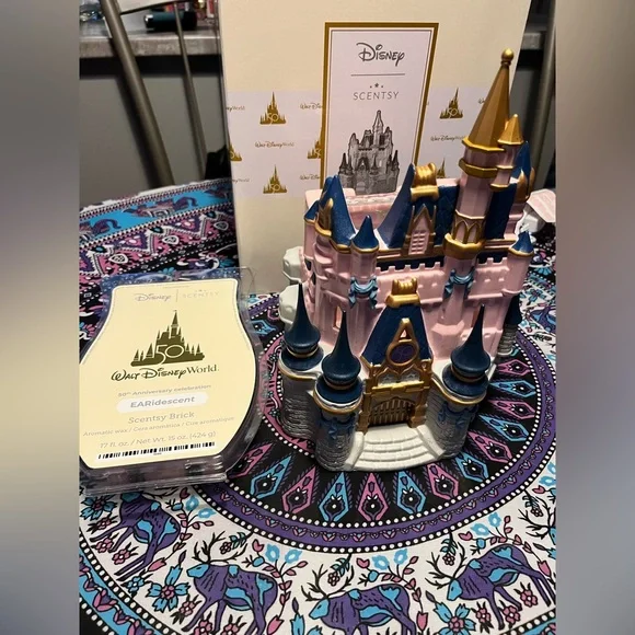 🏰 Disney Castle Scentsy Warmer ✨💫 - Picture 7 of 8